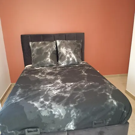 Lady Rose Nimes, House For 14 People Dom wakacyjny
