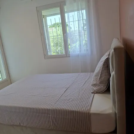 Lady Rose Nimes, House For 14 People Dom wakacyjny Caissargues