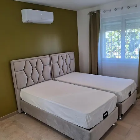 Lady Rose Nimes, House For 14 People