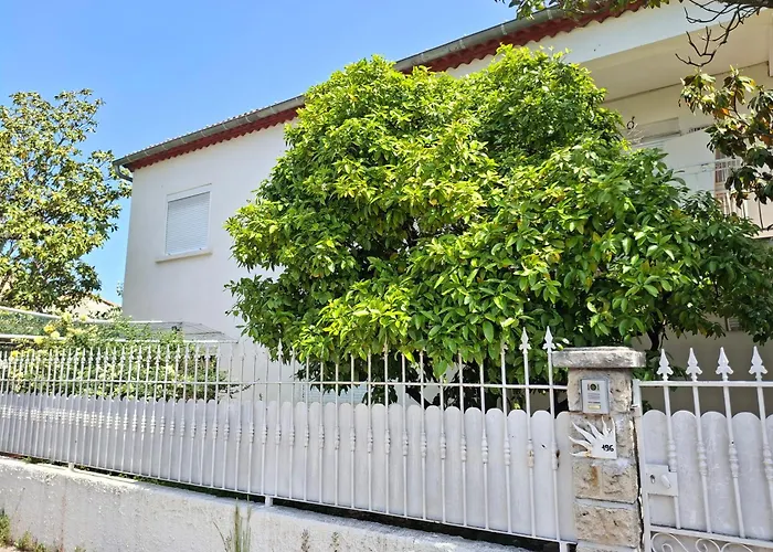 Lady Rose Nimes Special Offer For Business Travelers Large 7 Bedroom House And 7 Bathrooms Casa de Férias *