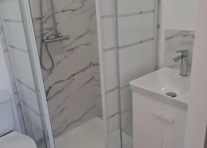 Lady Rose Nimes Special Offer For Business Travelers Large 7 Bedroom House And 7 Bathrooms Casa de Férias